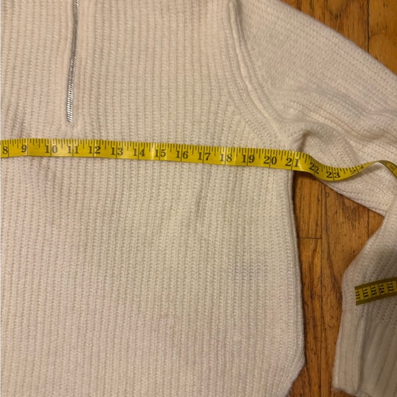Gap winter wool mix sweater size M in like new condition - Picture 6 of 8